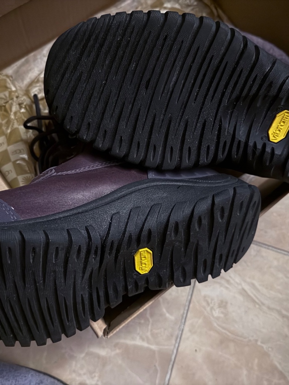 UGG Adirondack Waterproof Winter Boots Women’s 11 Wide Vibram Sole Shearling - Picture 5 of 16